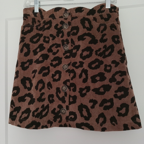 Blu Pepper Dresses & Skirts - Blu Pepper Animal Print Skirt Pockets Fine Wale Corduroy EUC Small Tan And Black